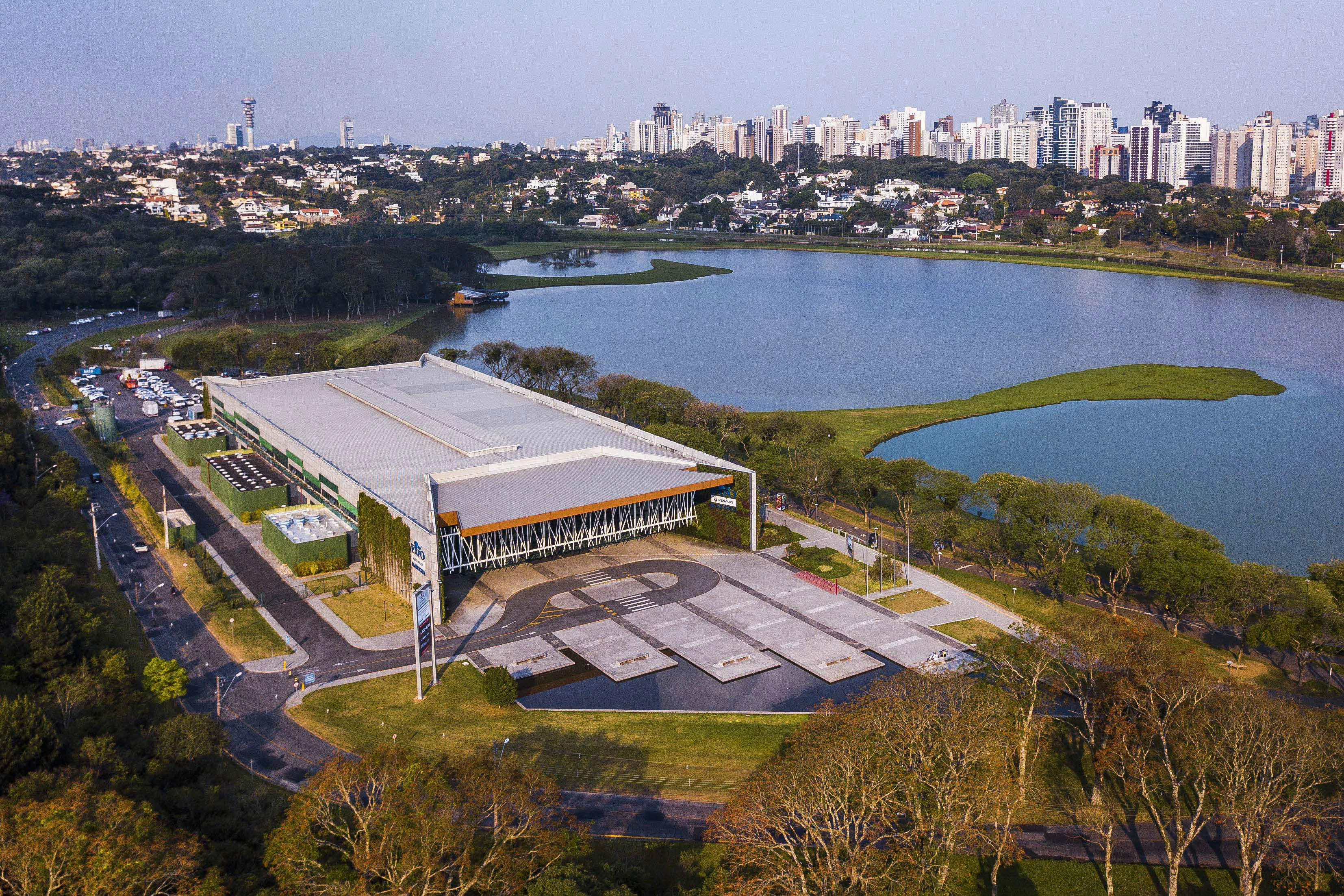  Curitiba não tem previsão para concluir 1ª etapa de vacinação; Pavilhão fica pronto na próxima terça