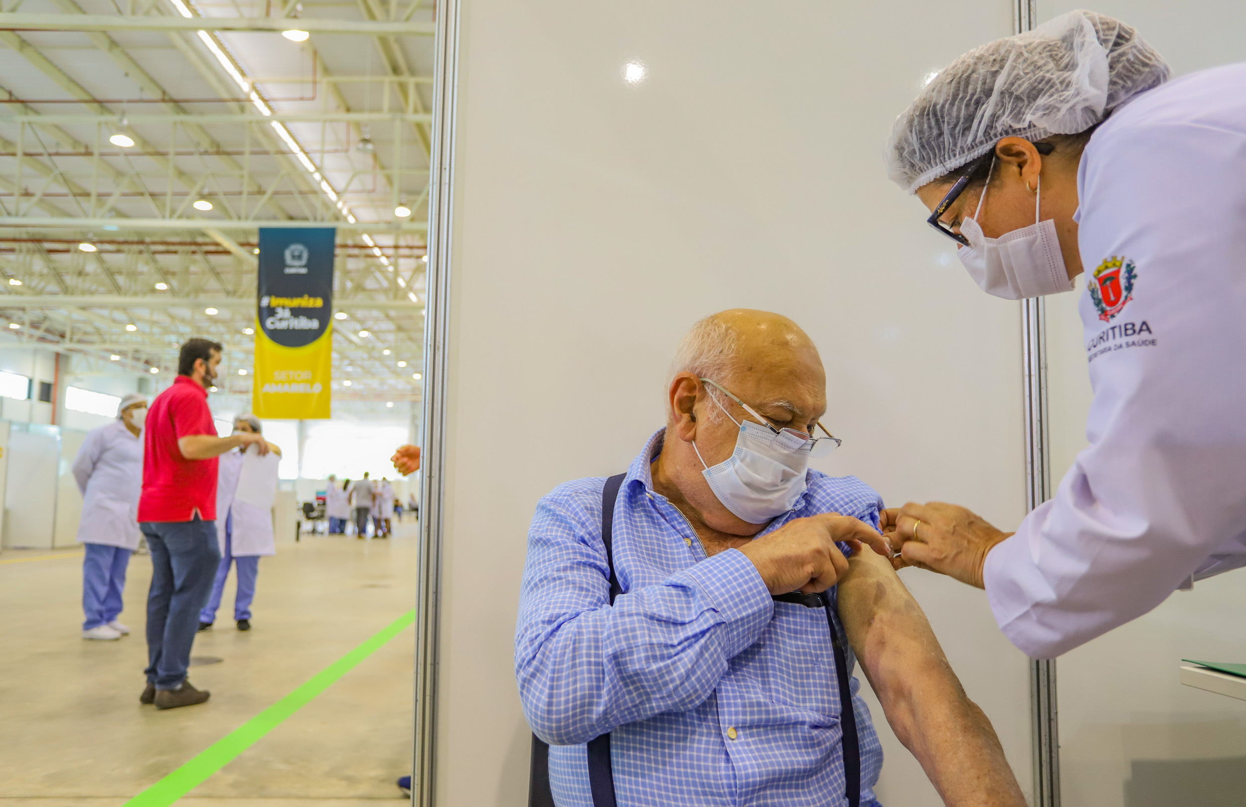  Sem vacina para todos, Curitiba prioriza grupos de pacientes mais expostos ao coronavírus para receber a dose