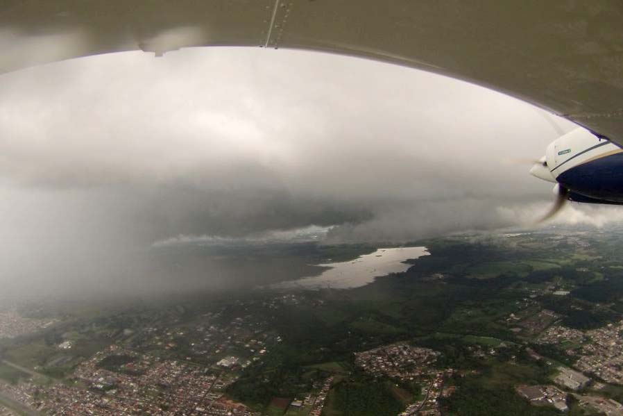  Sanepar utiliza serviços aéreos especializados e faz chover na Região Metropolitana de Curitiba