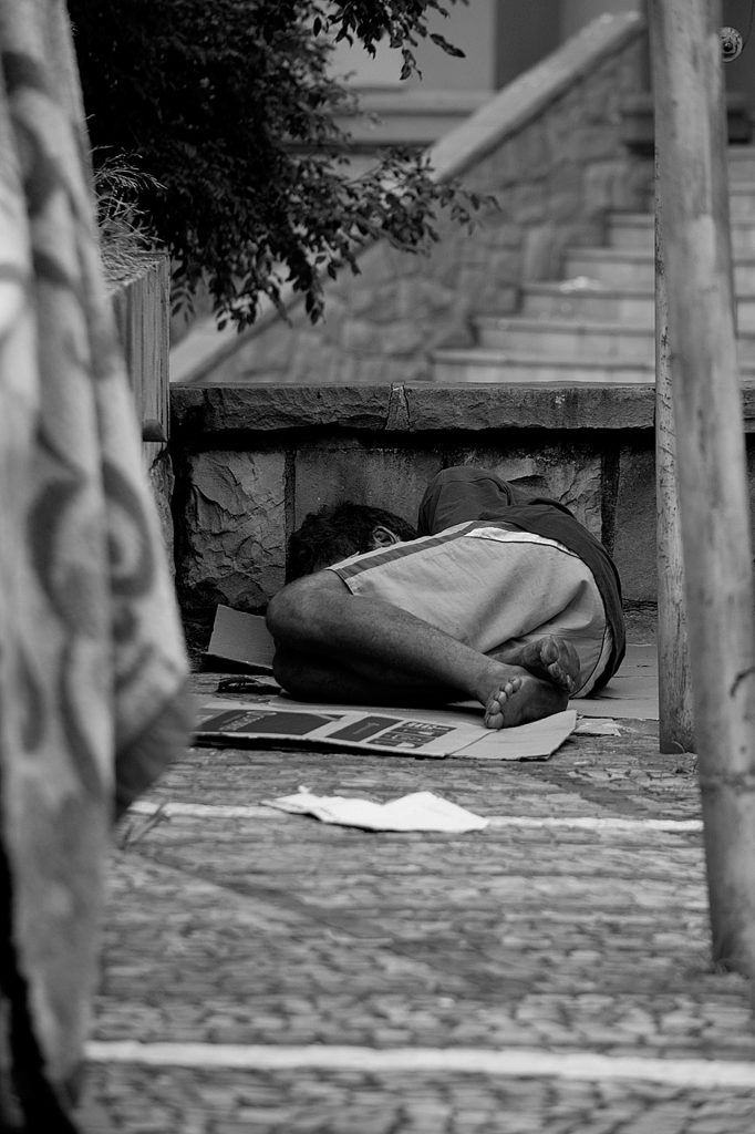 homeless-man-2330393_1920
