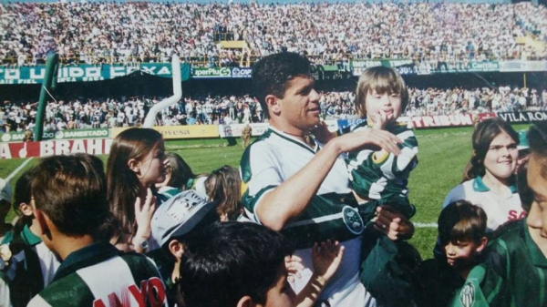  Vítima da Covid-19, morre Cleber Arado, ex-centro avante e ídolo do Coritiba