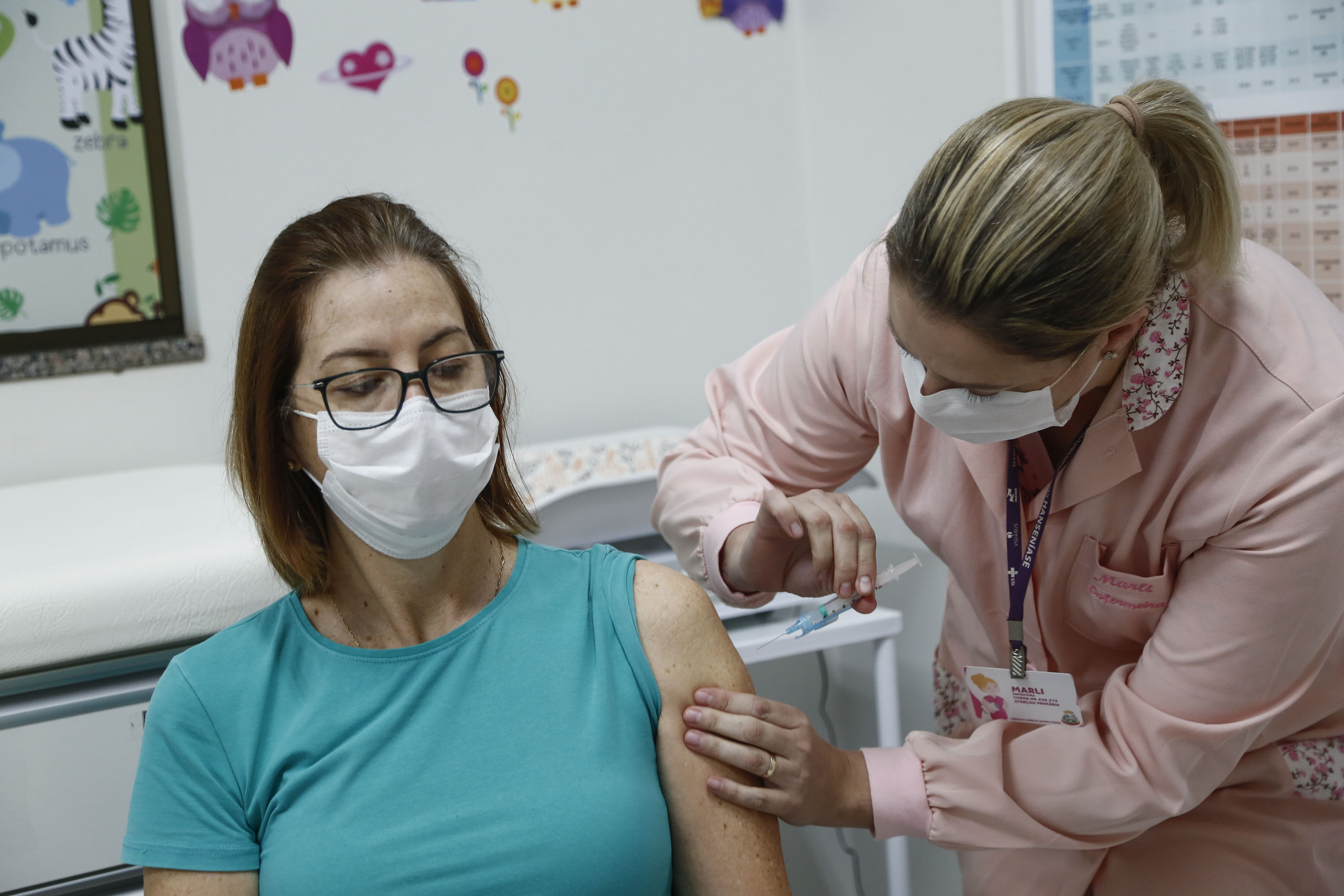  Número de pessoas vacinadas contra a Covid-19 no Paraná chega a 76.517, afirma Sesa