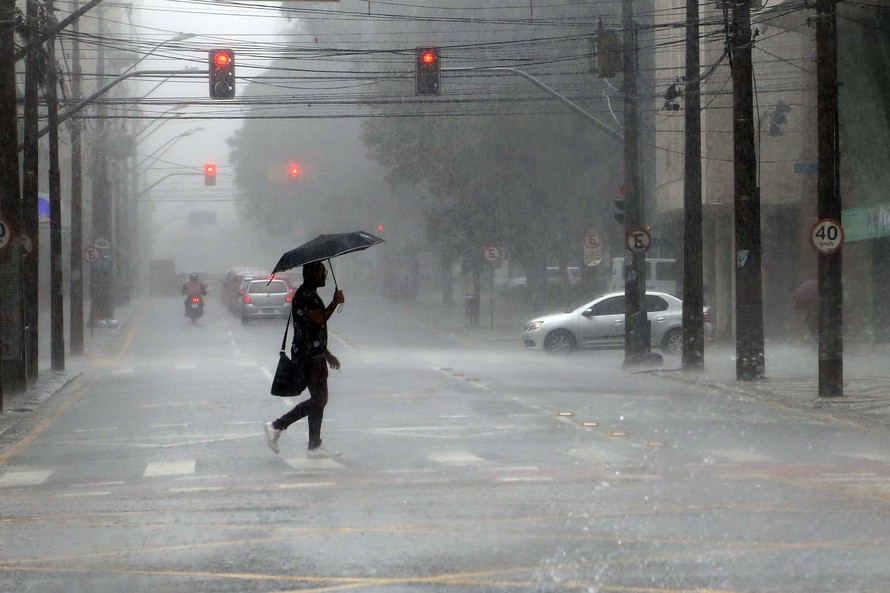  Pela segunda vez em 2021, Paraná bate a média histórica de chuvas em um mês