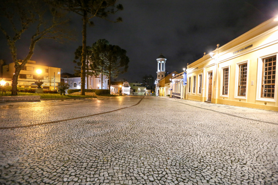  Curitiba permanece em bandeira laranja e acata restrições estaduais