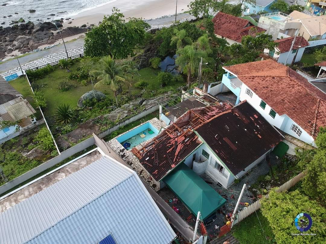  Temporal causa estragos no litoral do estado; Simepar descarta ciclone