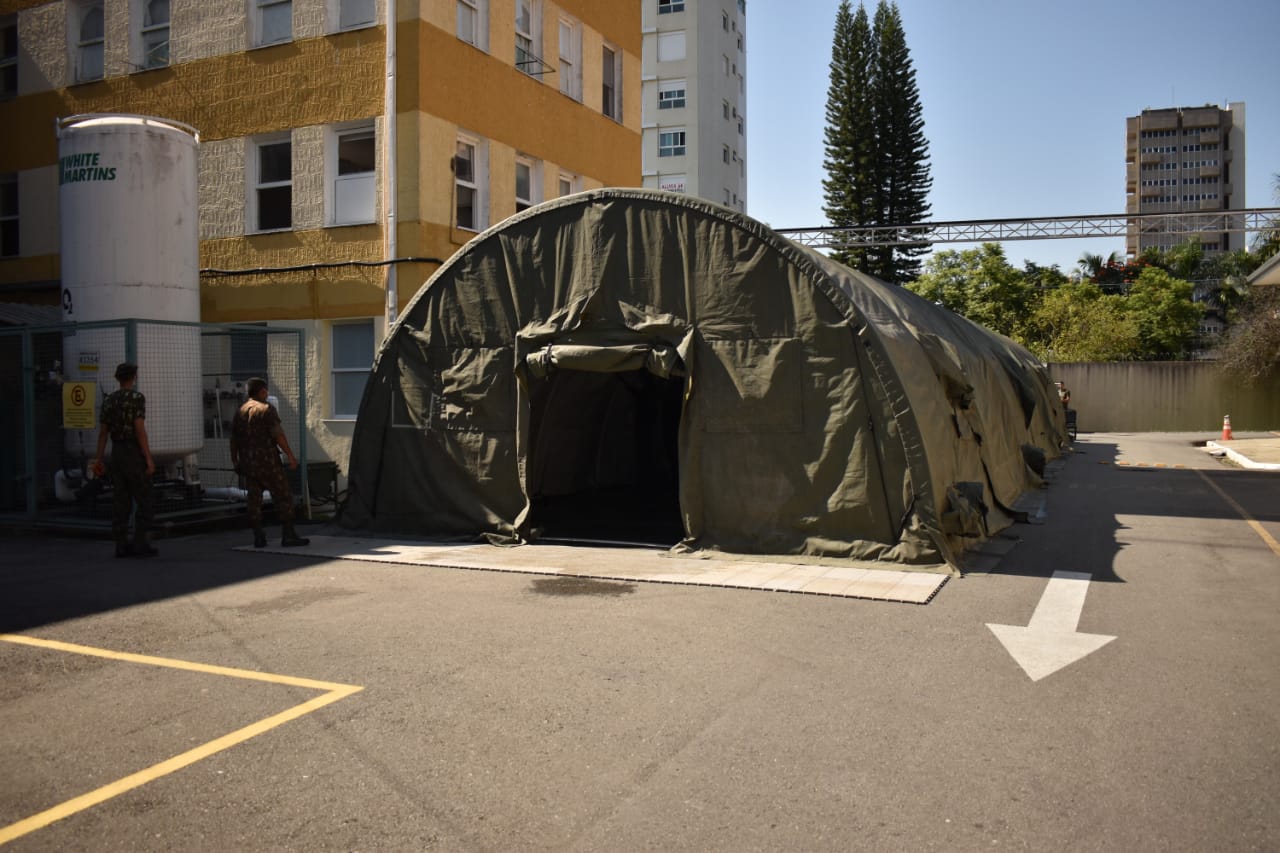  Hospital Geral de Curitiba, monta módulo de hospital de campanha para atender militares e familiares