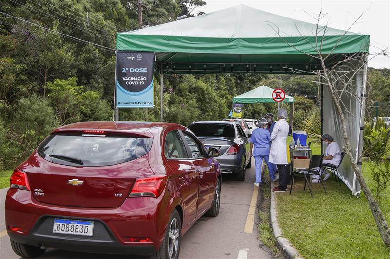  Aplicação de segunda dose da coronavac continua em Curitiba