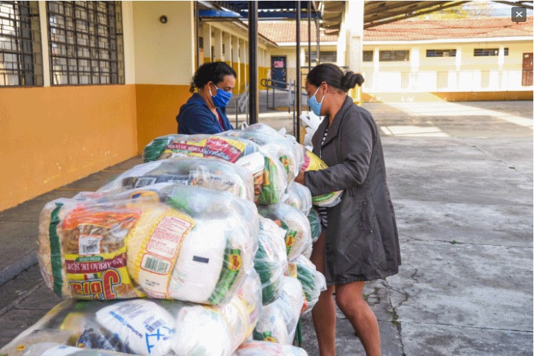  Famílias de alunos de Colombo passam necessidades com suspensão de kit alimentação