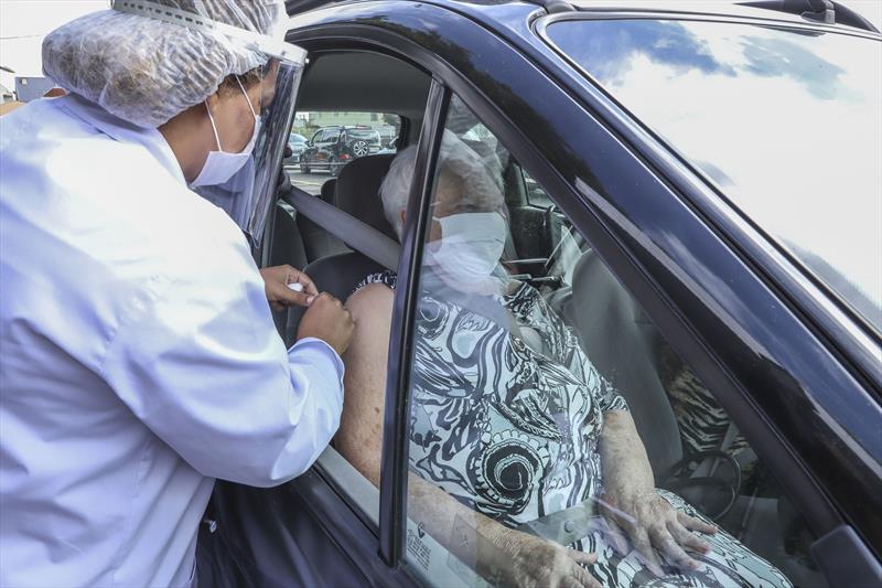  Curitiba retoma aplicação de 1ª dose de vacina contra Covid-19