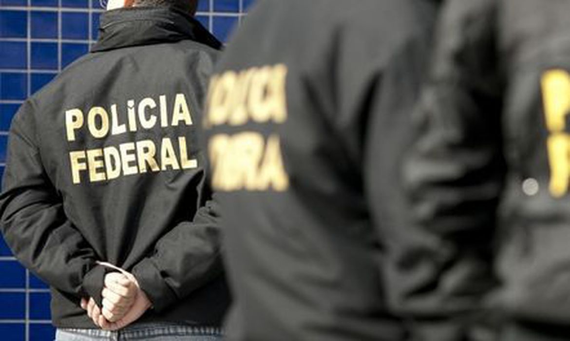  PF faz cumpre mandados contra quadrilha suspeita de contrabandear cigarros paraguaios