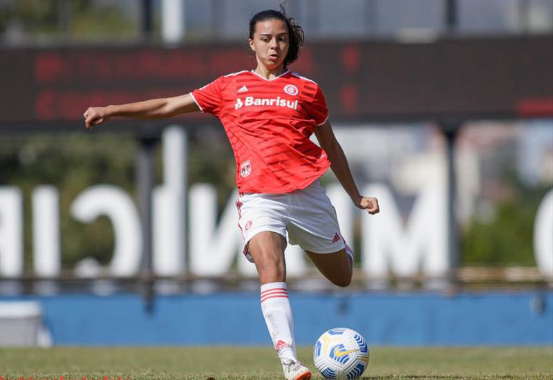  Curitibana de 15 anos é convocada para a Seleção Brasileira de Futebol Feminino Sub-17
