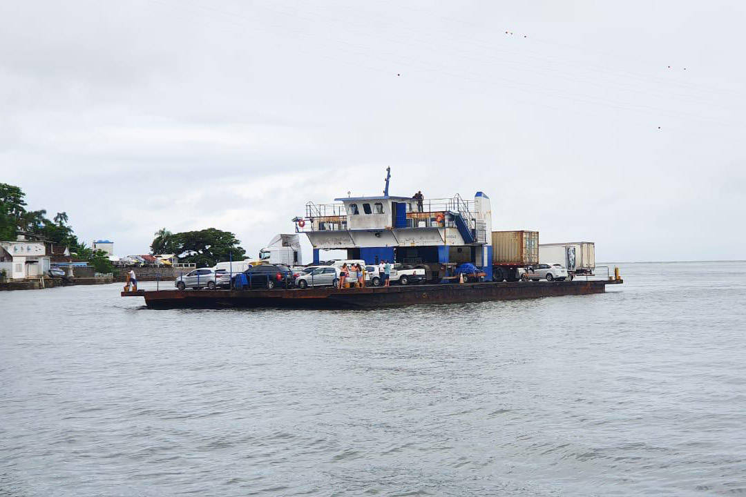  Após balsa ficar à deriva, em Guaratuba, outra embarcação é interditada no Ferry Boat