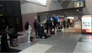Mais de 40 voos foram cancelados ou estão atrasados nesta segunda-feira (16) no Aeroporto Afonso Pena, na Região Metropolitana de Curitiba