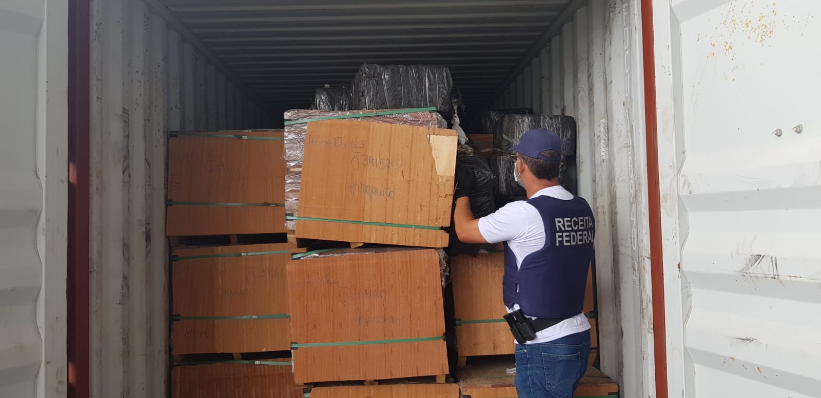  Container com 350 kg de cocaína é apreendido no Porto de Paranaguá