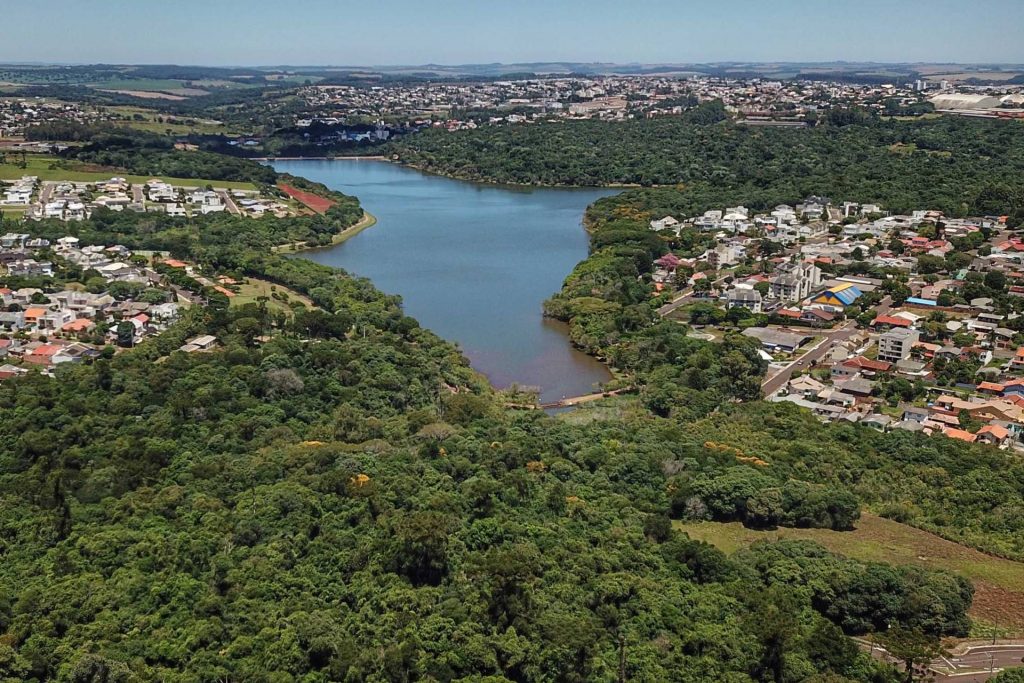 Com volume de rios baixos, registro do Lago Municipal de Cascavel é aberto depois de sete meses