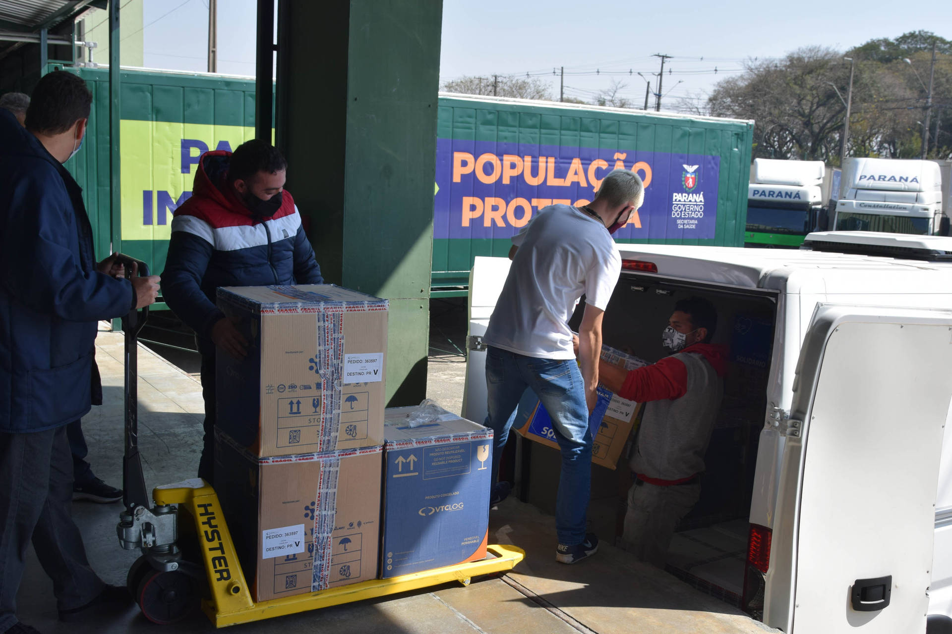  Paraná recebe mais 435.290 vacinas contra covid-19 entre domingo (22) e segunda-feira (23)