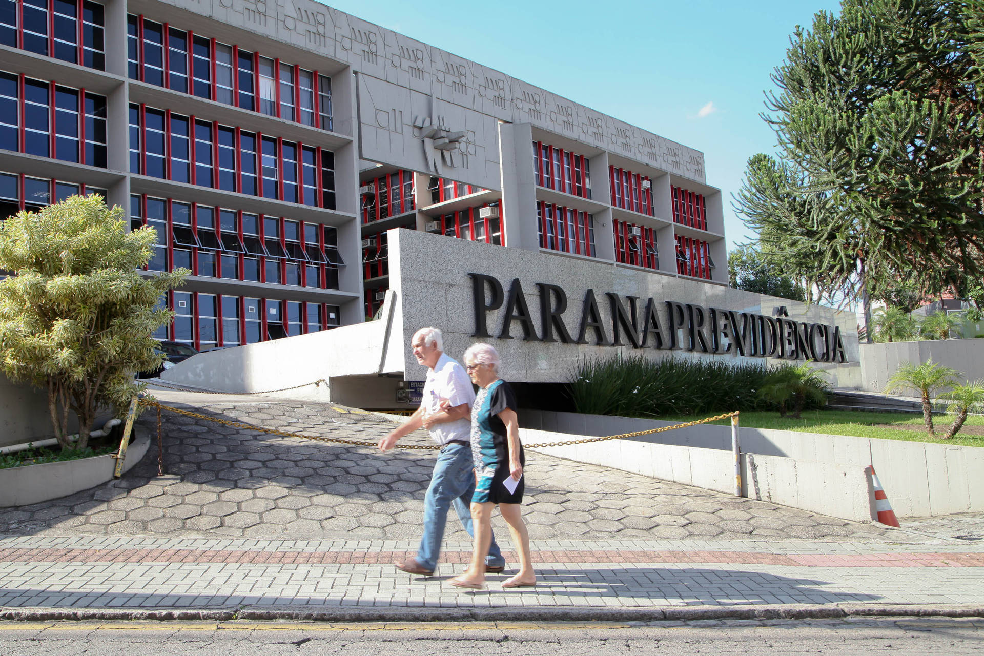  STF julga ação contra mudanças na previdência do Paraná