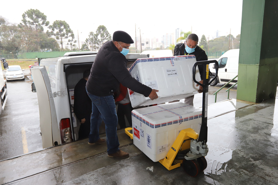  Paraná recebe mais 191 mil doses de vacinas contra a covid-19