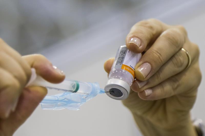  Curitiba espera vacinar mais de 70 mil pessoas com 2ª dose contra covid-19 na próxima semana