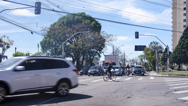  Cruzamento no Novo Mundo lidera número de multas por radar em Curitiba