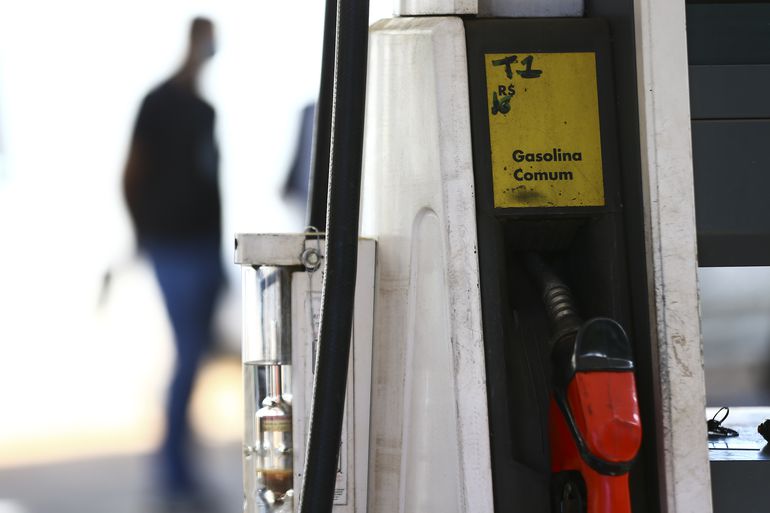  Postos de gasolina são fiscalizados por adulteração de bomba