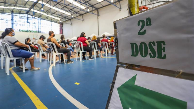  Curitiba retoma aplicação de doses de reforço da vacina contra a Covid-19