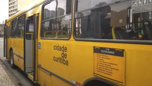 Dezoito linhas de ônibus de Curitiba começam a ter pagamento exclusivo pelo cartão-transporte ainda em novembro