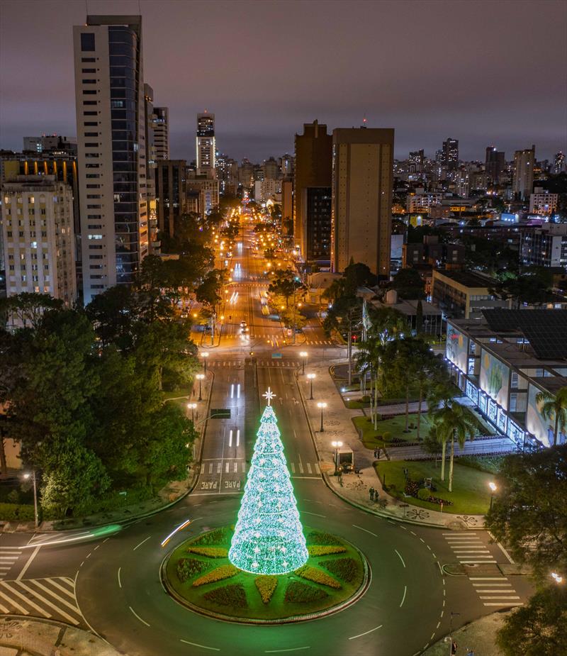  Greca recomenda encontros de natal ao ar livre e mantém eventos que comemoram a data em Curitiba