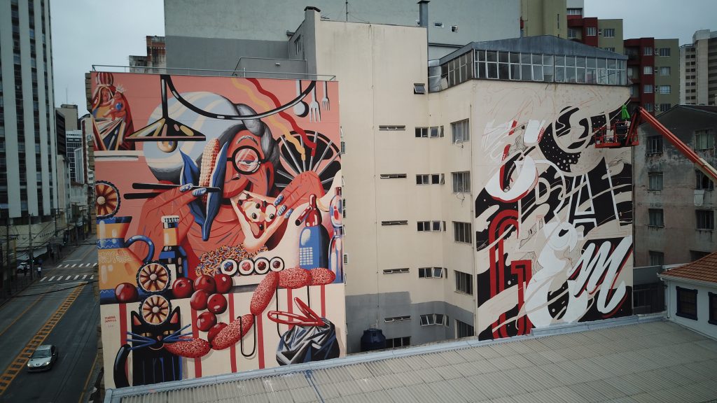 Murais feitos por coletivo de mulheres é realizado no centro de Curitiba