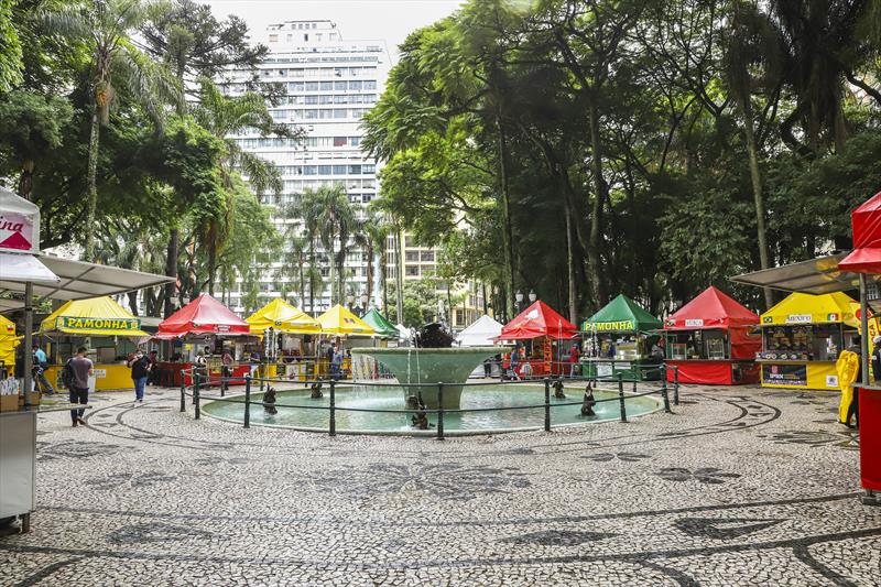  Trânsito na Praça Osório é liberado após placas serem danificadas