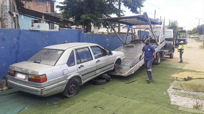  Todos os dias, 10 pedidos de vistoria de veículos abandonados são feitos para Setran de Curitiba