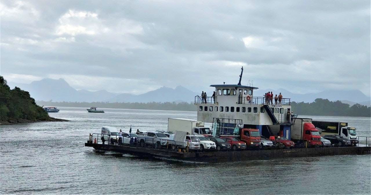  Ferry-boat de Guaratuba registra filas de mais de 1 hora neste sábado (11)