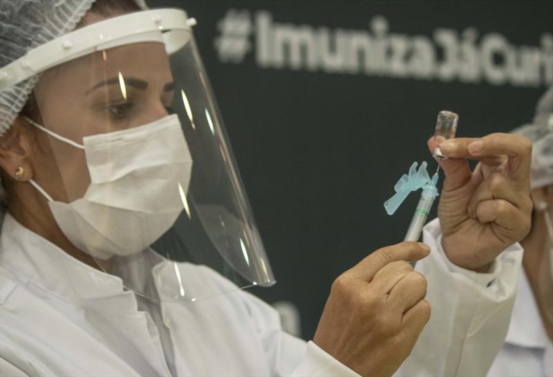 81% de toda a população está completamente imunizada em Curitiba