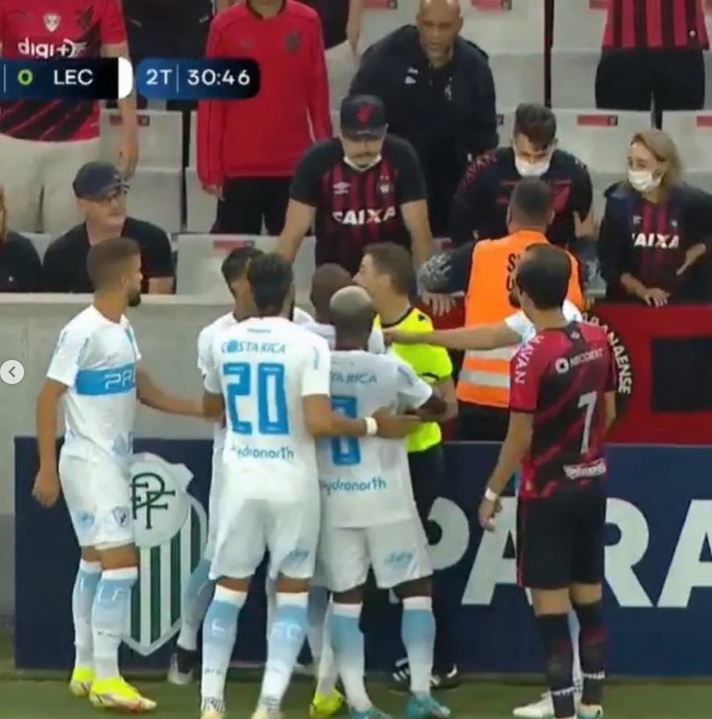 Jogador do Londrina sofre racismo durante jogo contra o CAP