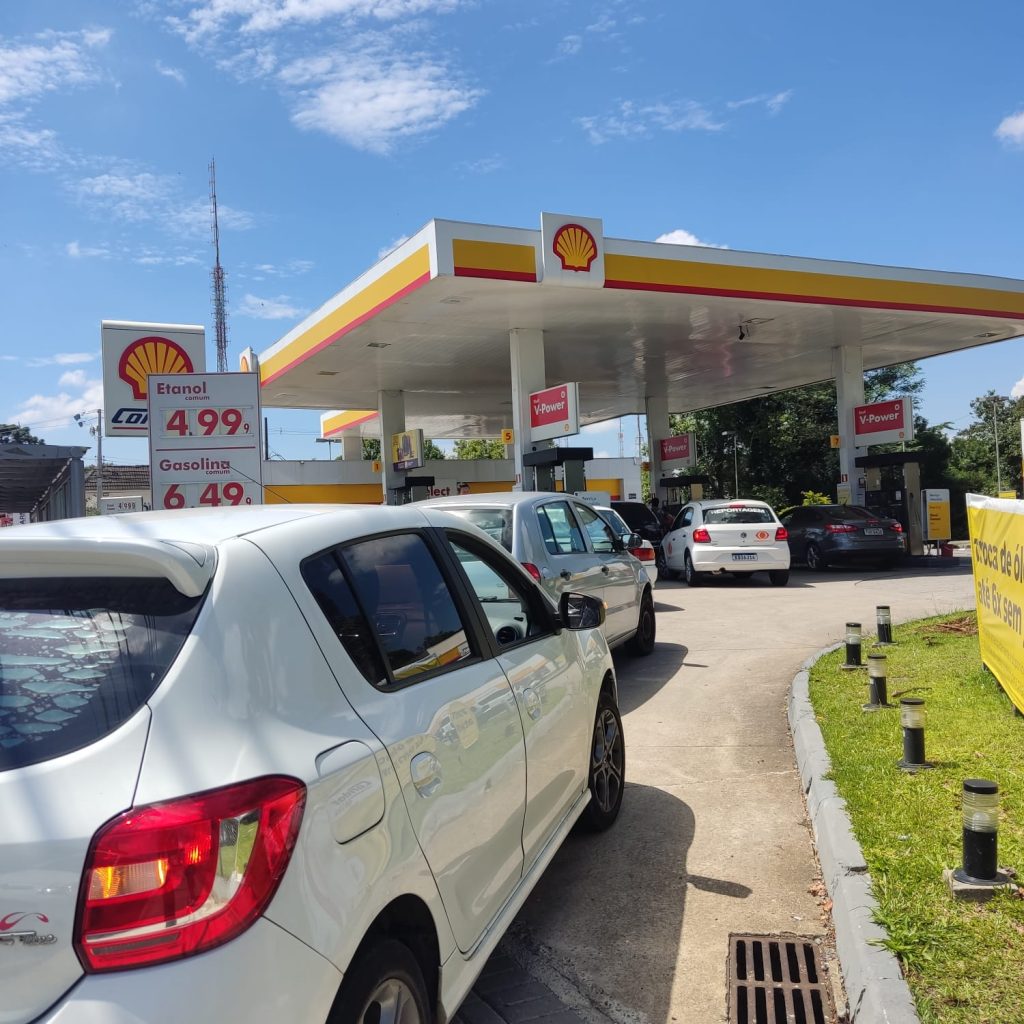 Aumento de combustíveis causa filas em vários postos de Curitiba