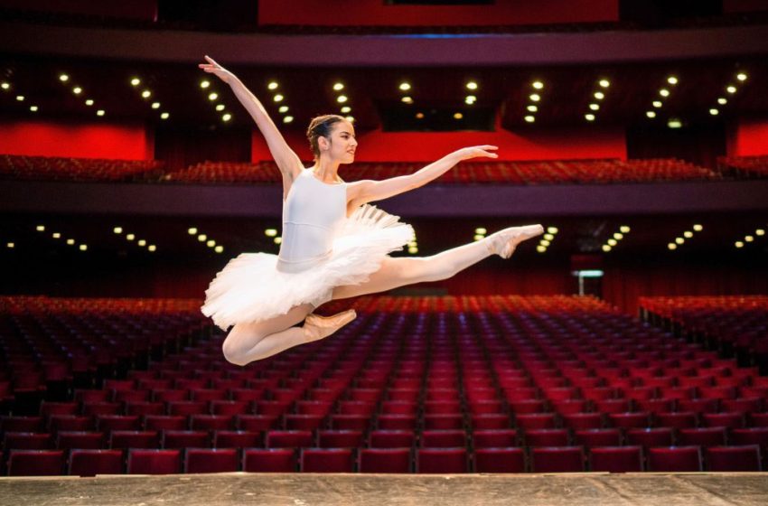  Bailarina da Escola de Dança do Teatro Guaíra vai representar o Brasil em competição internacional