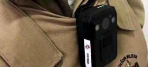 Instituições pedem que policiais usem câmeras nas fardas