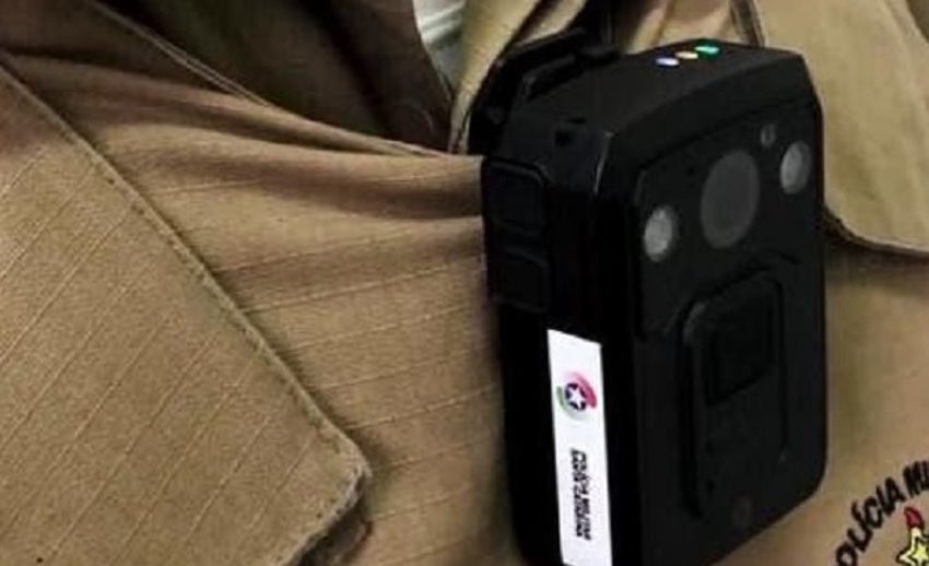  Instituições pedem que policiais usem câmeras nas fardas