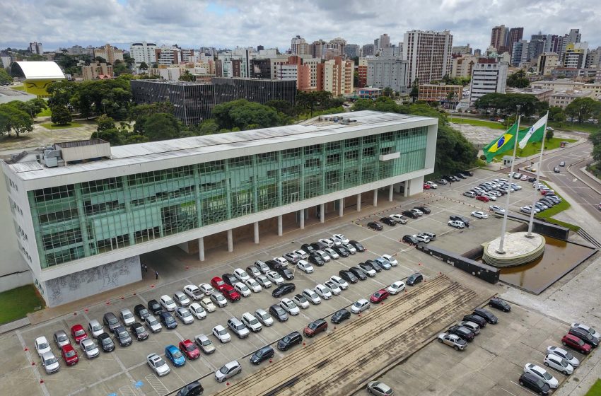  Paraná propõe auxilio-alimentação para mais de 10 mil servidores efetivos