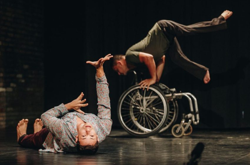  Mostra de dança integra bailarinos com e sem deficiência