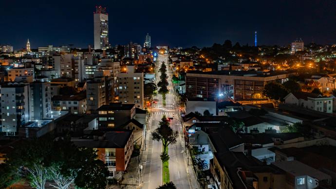  Ruas e avenidas de Curitiba agora tem iluminação de LED