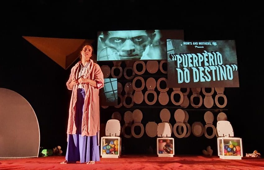 Miá Mello estreia em Curitiba peça “Mãe fora da caixa”