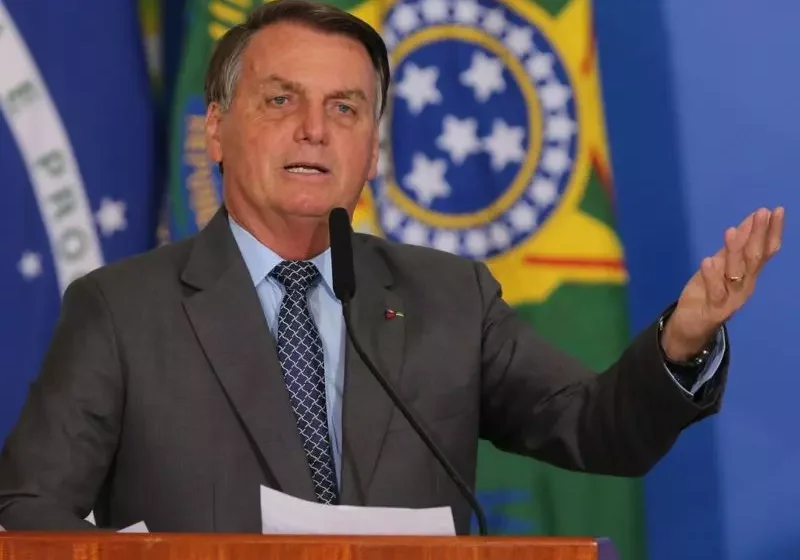  Bolsonaro: guerra e ICMS provocam a alta nos combustíveis