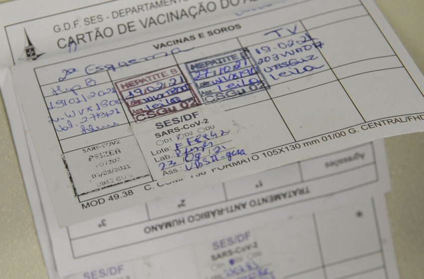  Paraná pede a Brasília vacina da Covid-19 no calendário regular