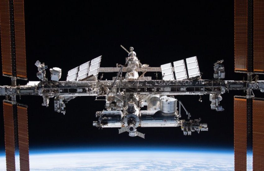  Curitibanos observam a passagem da Estação Espacial Internacional