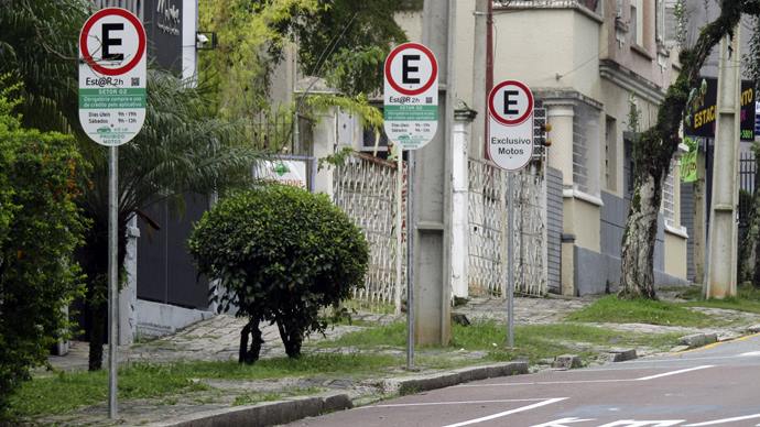  Ruas de 3 bairros passam a ter novas vagas EstaR