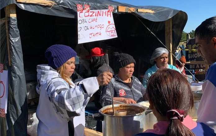  Famílias que ocupam terreno denunciam dificuldades para receber doações