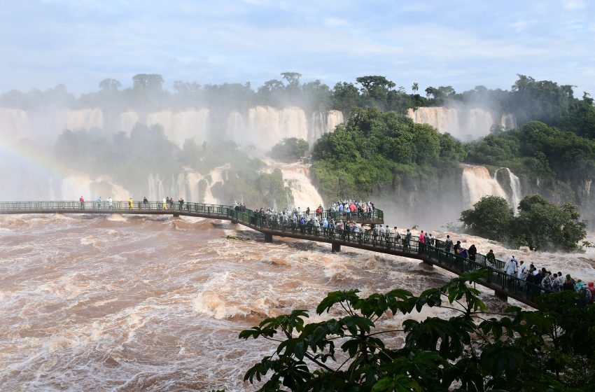  Passarela das Cataratas do Iguaçu é reaberta para os visitantes