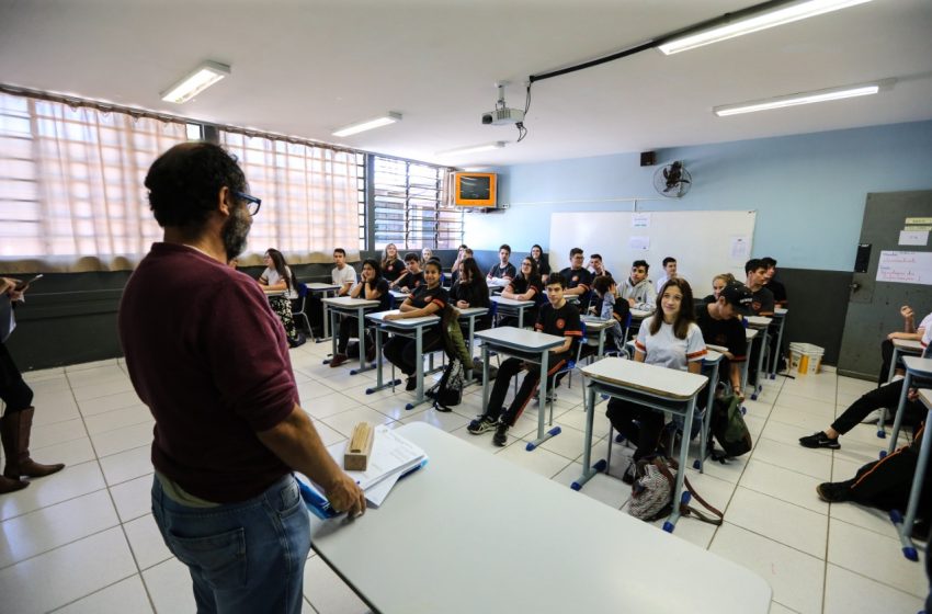  20 mil professores podem ser contratados pelo PSS no Paraná