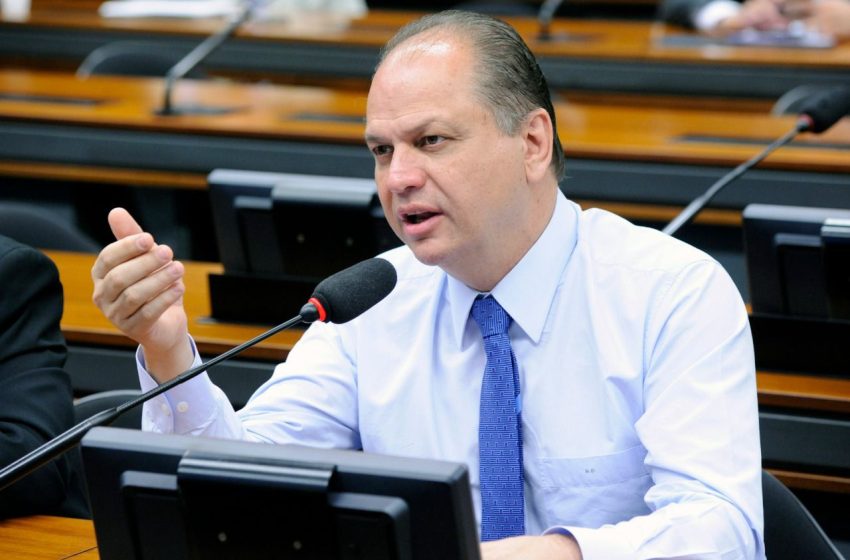  Deputados apresentam requerimento para CPI da Petrobras